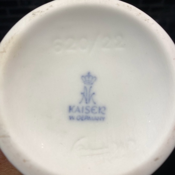 KAISER BISQUE PORCELAIN VASE - Picture 6 of 8